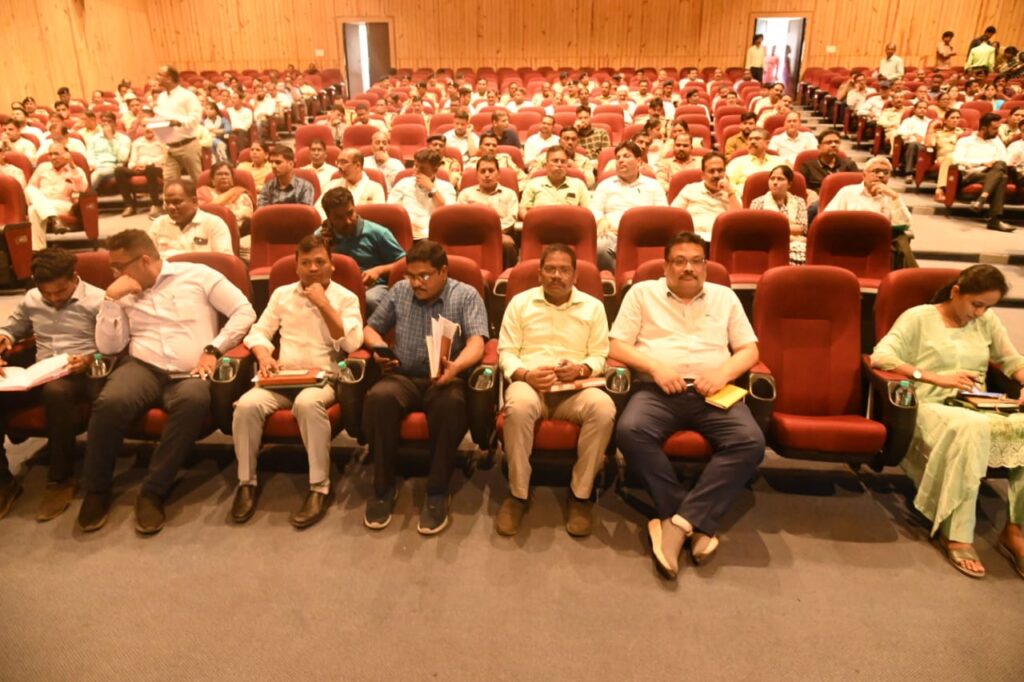 लोकसभा निर्वाचन 2024: जिले में निर्वाचन कार्य के लिए सेक्टर अधिकारियों को दिया गया प्रशिक्षण 1 Loksabha Chunao 2024