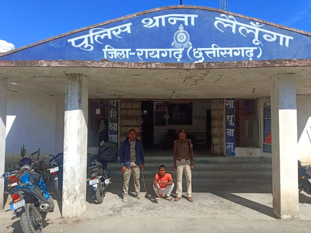 पिता की हत्या के आरोप में बेटा गिरफ्तार, विवाद के बाद ईंट से वार कर की थी हत्या, लैलूंगा के ग्राम सोनाजोरी की घटना 1 1000282456